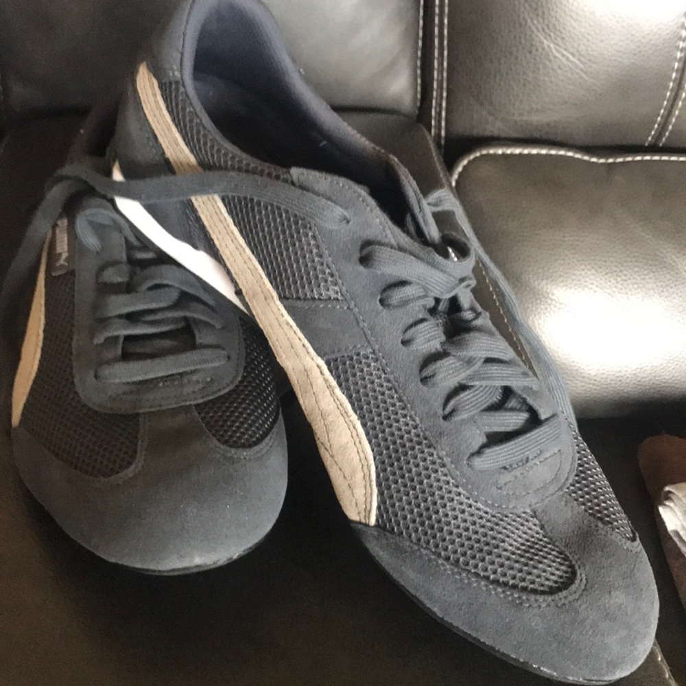 NEVER WORN PUMA 76 Men’s Athletic Shoes